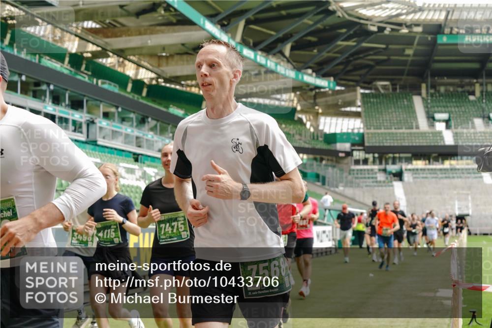 13.09.2026 - 21. swb-Marathon Bremen Michael Burmester http://msf.ph/oto/10433706 13.09.2026 13:05:00 Laufen im Stadion 178, 209, 210, 244, 323, 394, 534, 536, 565, 647, 725, 881, 891, 900, 1073, 1239, 1243, 1307, 1308, 1343, 1373, 1380, 1456, 1479, 1627, 1649, 1653, 1656, 1687, 1780, 1914, 1932, 1941, 2023, 2089, 2126, 2223, 2241, 2244, 2265, 2301, 2369, 2430, 2452, 2464, 2602, 2723, 2742, 2764, 2851, 2867, 2872, 2891, 2910, 2919, 2957, 2959, 2985, 3028, 3030, 3115, 3217, 3278, 3320, 3343, 3419, 3425, 3444, 3454, 3485, 3521, 3579, 3796, 3909, 242 meine-sportfotos.de