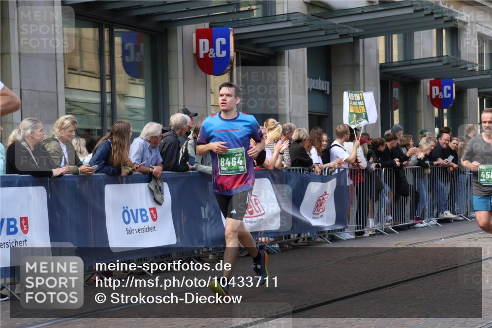 13.09.2026 - 21. swb-Marathon Bremen Strokosch-Dieckow http://msf.ph/oto/10433711 13.09.2026 13:12:53 Ziel 280, 313, 621, 868, 987, 1207, 2130, 2498, 2559, 2858, 2962, 3566, 3625, 4582, 5345, 5769, 6038, 6349, 6394, 7874, 8197, 8291, 8419, 8464, 9092, 9217, 13140, 1513, 2350, 2362, 2442, 2801, 3054, 3988, 4605, 4879, 5379, 5416, 5965, 6796, 8029, 8798, 9775, 9803, 13106, 13140 meine-sportfotos.de