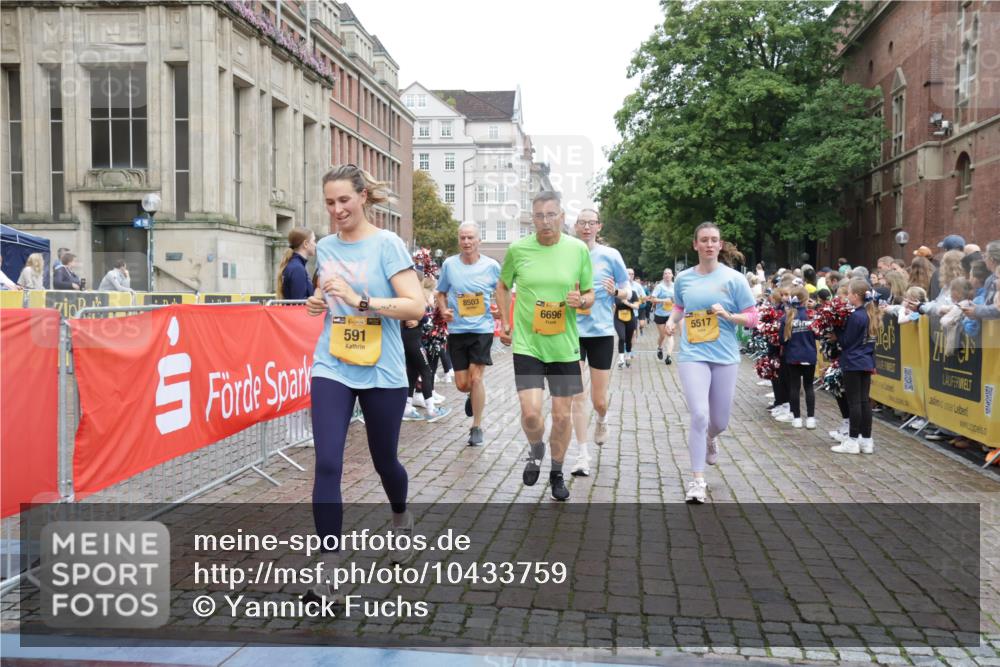 13.09.2026 - Kiel Lauf Yannick Fuchs http://msf.ph/oto/10433759 13.09.2026 09:47:34 Ziel 466, 591, 3192, 3373, 3629, 4011, 4479, 4480, 5517, 6072, 6639, 6696, 7767, 8503, 8540, 8777, 8833, 9528, 9634, 9936, 10789, 544, 1235, 1324, 2587, 2759, 2870, 4940, 5167, 5217, 5351, 6575, 7461, 8231, 8524, 9091, 10009, 10076, 10224, 10555, 10742, 10744, 11862, 11964, 12635, 390, 1743, 2241, 2755, 3735, 3812, 4103, 4225, 4365, 4400, 4460, 4952, 5215, 6078, 6942, 8096, 9697, 10823, 11396, 11654, 12007, 12099, 12167, 12393, 1402, 2718, 2759, 2779 meine-sportfotos.de