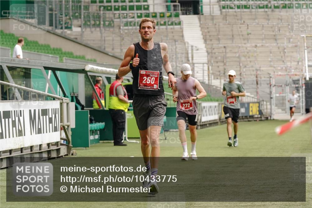 13.09.2026 - 21. swb-Marathon Bremen Michael Burmester http://msf.ph/oto/10433775 13.09.2026 12:34:22 Laufen im Stadion 250, 272, 299, 525, 919, 1089, 1212, 2072, 5428, 7741, 417, 573, 1168, 1214, 1357, 1453, 1639, 4474, 5212, 6485, 6507, 8285 meine-sportfotos.de