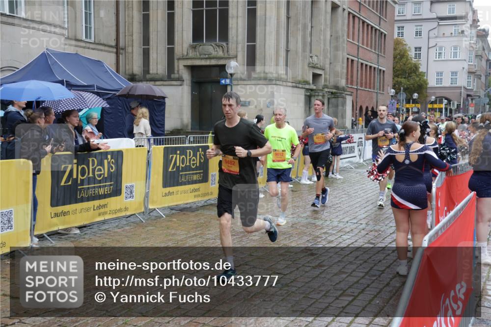 13.09.2026 - Kiel Lauf Yannick Fuchs http://msf.ph/oto/10433777 13.09.2026 11:43:20 Ziel 9569 meine-sportfotos.de
