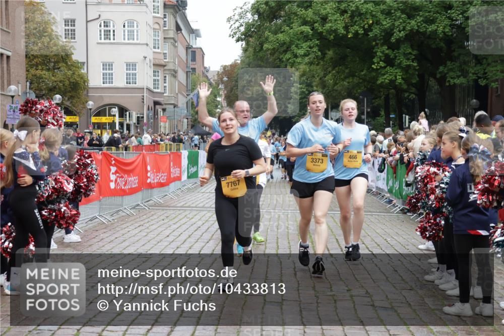 13.09.2026 - Kiel Lauf Yannick Fuchs http://msf.ph/oto/10433813 13.09.2026 09:47:36 Ziel 466, 591, 3192, 3373, 3629, 4011, 4479, 4480, 4952, 5517, 6072, 6639, 6696, 7767, 8503, 8540, 8777, 8833, 9528, 9634, 9936, 10789, 544, 1235, 1324, 2587, 2870, 3192, 5167, 6575, 7461, 8231, 8524, 9091, 9634, 10009, 10076, 10224, 10555, 10742, 10744, 11862, 11964, 12635, 218, 390, 1743, 2241, 2755, 3735, 3812, 4103, 4225, 4365, 4400, 4460, 5215, 6078, 6942, 8096, 9697, 10823, 11396, 11654, 12007, 12099, 12167, 12393, 1402, 2759, 2779 meine-sportfotos.de