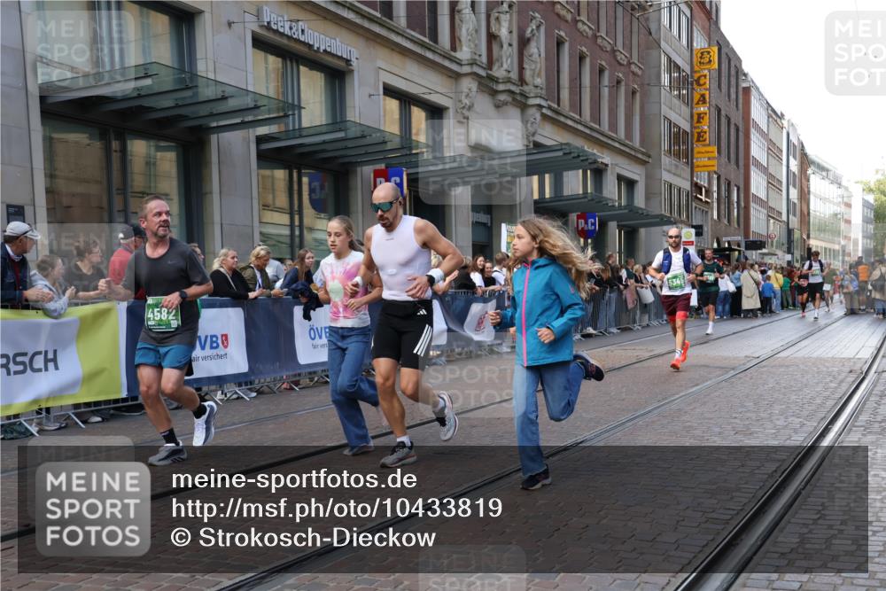 13.09.2026 - 21. swb-Marathon Bremen Strokosch-Dieckow http://msf.ph/oto/10433819 13.09.2026 13:12:56 Ziel 280, 313, 621, 868, 987, 1207, 2130, 2360, 2498, 2962, 3566, 3625, 4582, 5345, 5769, 6038, 6349, 6394, 7874, 8197, 8291, 8419, 8464, 9092, 9217, 1513, 2350, 2362, 2442, 2559, 2801, 2858, 3988, 4605, 4879, 5379, 5965, 8029, 8798, 9217, 9775, 13106, 13140 meine-sportfotos.de