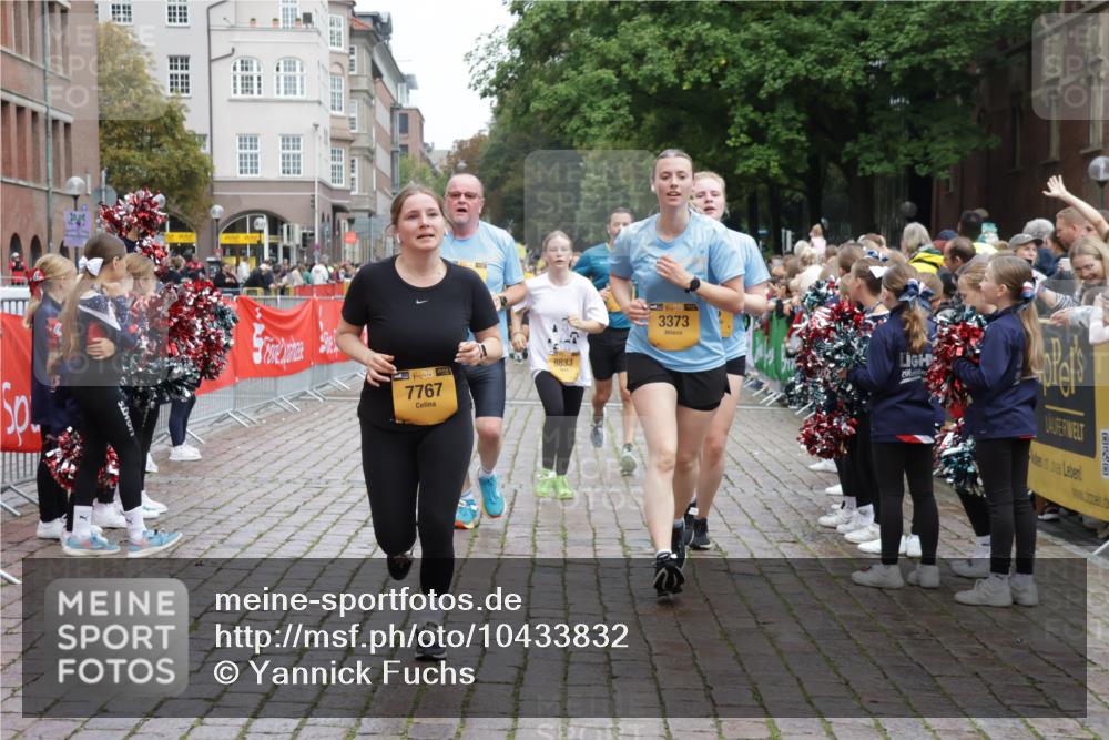 13.09.2026 - Kiel Lauf Yannick Fuchs http://msf.ph/oto/10433832 13.09.2026 09:47:37 Ziel 466, 591, 3373, 3629, 4011, 4400, 4479, 4480, 4952, 5517, 6072, 6639, 6696, 7767, 8503, 8540, 8777, 8833, 9528, 9697, 9936, 10789, 544, 1235, 1324, 2587, 2870, 3192, 5167, 6575, 7461, 8231, 8524, 9091, 9634, 10076, 10224, 10555, 10742, 10744, 11862, 11964, 12635, 218, 390, 1743, 2241, 2755, 3735, 3812, 4103, 4225, 4365, 4460, 5215, 6078, 6809, 6942, 8096, 10823, 11396, 11654, 12007, 12099, 12167, 12393, 1402, 2759, 2779 meine-sportfotos.de