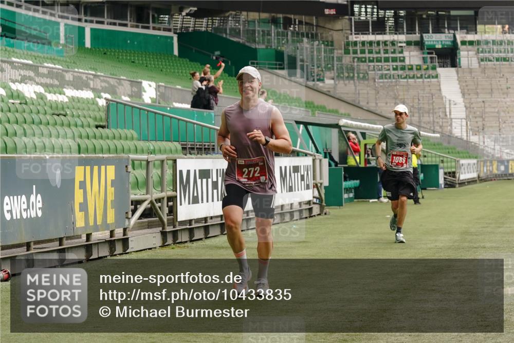 13.09.2026 - 21. swb-Marathon Bremen Michael Burmester http://msf.ph/oto/10433835 13.09.2026 12:34:29 Laufen im Stadion 250, 272, 299, 525, 919, 1089, 1212, 2072, 5428, 7741, 417, 573, 1168, 1214, 1357, 1453, 1639, 4474, 5212, 6485, 6507, 8044, 8285 meine-sportfotos.de