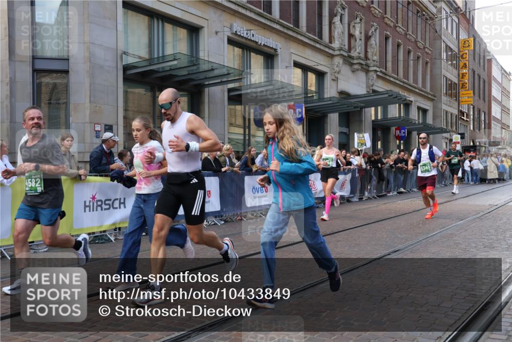 13.09.2026 - 21. swb-Marathon Bremen Strokosch-Dieckow http://msf.ph/oto/10433849 13.09.2026 13:12:56 Ziel 280, 313, 621, 868, 987, 1207, 2130, 2360, 2498, 2962, 3566, 3625, 4582, 5345, 5769, 6038, 6349, 6394, 7874, 8197, 8291, 8419, 8464, 9092, 9217, 1513, 2350, 2362, 2442, 2559, 2801, 2858, 3988, 4605, 4879, 5379, 5965, 8029, 8798, 9217, 9775, 13106, 13140 meine-sportfotos.de
