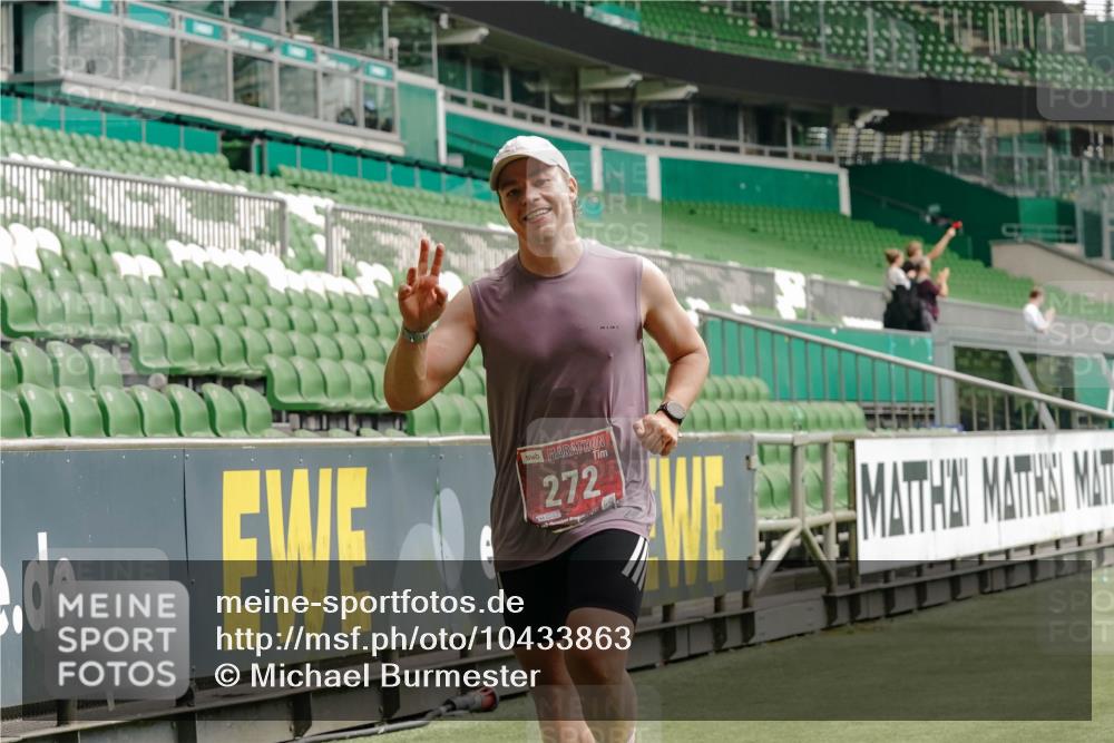 13.09.2026 - 21. swb-Marathon Bremen Michael Burmester http://msf.ph/oto/10433863 13.09.2026 12:34:30 Laufen im Stadion 250, 272, 299, 525, 919, 1089, 1212, 2072, 5428, 7741, 417, 573, 1168, 1214, 1357, 1453, 1639, 4474, 5212, 6485, 6507, 8044, 8285 meine-sportfotos.de