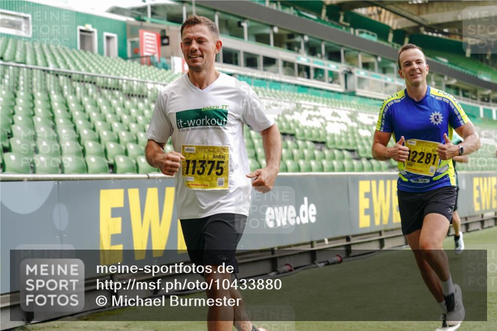 13.09.2026 - 21. swb-Marathon Bremen Michael Burmester http://msf.ph/oto/10433880 13.09.2026 10:24:41 Laufen im Stadion 10143, 10235, 10312, 10328, 10336, 10337, 10341, 10358, 10456, 10520, 10592, 10593, 10618, 10632, 10775, 10782, 10816, 10861, 10972, 10988, 11042, 11108, 11143, 11201, 11265, 11373, 11375, 11426, 11442, 11468, 11527, 11607, 11615, 11628, 11630, 11632, 11704, 11713, 11758, 11779, 11826, 11895, 11903, 11948, 12053, 12144, 12246, 12281, 12339, 12404, 12406, 12426, 12442, 12468, 12469, 12477, 12525, 13520, 13563, 13566, 13580, 13585, 13586 meine-sportfotos.de