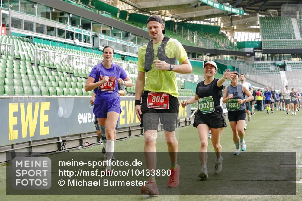 13.09.2026 - 21. swb-Marathon Bremen Michael Burmester http://msf.ph/oto/10433890 13.09.2026 13:31:44 Laufen im Stadion 122, 224, 295, 344, 386, 487, 617, 639, 690, 806, 840, 965, 1114, 1133, 1142, 1310, 1314, 1326, 1329, 1427, 1529, 1775, 1801, 1869, 1892, 1897, 1904, 1923, 2216, 2242, 2249, 2253, 2270, 2274, 2320, 2344, 2368, 2372, 2523, 2556, 2629, 2637, 2643, 2649, 2677, 2719, 2726, 2848, 2869, 2871, 2877, 2918, 2945, 2952, 2994, 3038, 3094, 3101, 3140, 3223, 3350, 3379, 3401, 3426, 3572, 3644, 3723, 3736, 3746, 3873, 3876, 3918, 3944, 3960, 4162, 4309, 4460, 111 meine-sportfotos.de