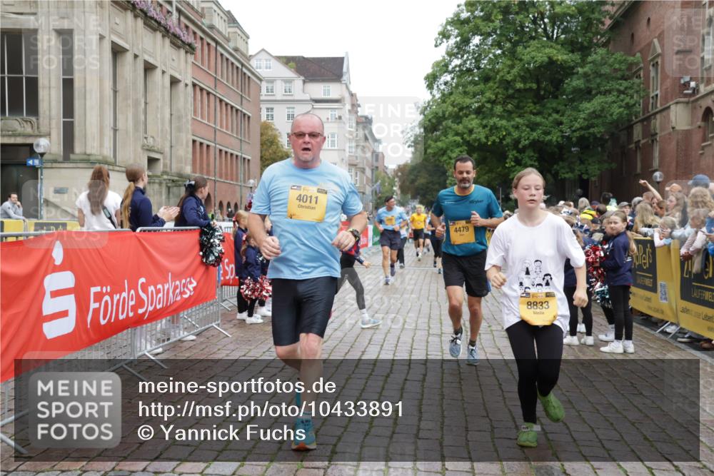13.09.2026 - Kiel Lauf Yannick Fuchs http://msf.ph/oto/10433891 13.09.2026 09:47:40 Ziel 390, 466, 591, 3373, 4011, 4400, 4479, 4480, 4952, 5517, 6696, 7767, 8503, 8540, 8777, 8833, 9528, 9697, 10789, 544, 1235, 1324, 2587, 2870, 3192, 3629, 5167, 6072, 6575, 6639, 7461, 8231, 8524, 8540, 8777, 9091, 9634, 9936, 10076, 10224, 10555, 10742, 10744, 11862, 11964, 12635, 122, 218, 1743, 2241, 2755, 3735, 3812, 4103, 4225, 4288, 4365, 4460, 4710, 5215, 6078, 6809, 6942, 7258, 8096, 10823, 11396, 11654, 12007, 12099, 12167, 12393, 2759 meine-sportfotos.de