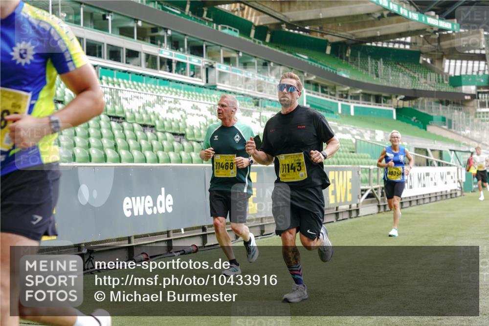 13.09.2026 - 21. swb-Marathon Bremen Michael Burmester http://msf.ph/oto/10433916 13.09.2026 10:24:42 Laufen im Stadion 10143, 10235, 10312, 10328, 10336, 10337, 10341, 10358, 10456, 10520, 10592, 10593, 10618, 10632, 10775, 10782, 10816, 10861, 10972, 10988, 11042, 11108, 11143, 11201, 11265, 11373, 11375, 11426, 11442, 11468, 11527, 11607, 11615, 11628, 11630, 11632, 11704, 11713, 11758, 11779, 11826, 11895, 11903, 11948, 12144, 12246, 12281, 12404, 12406, 12426, 12442, 12468, 12469, 12477, 12525, 13520, 13563, 13566, 13580, 13585, 13586 meine-sportfotos.de