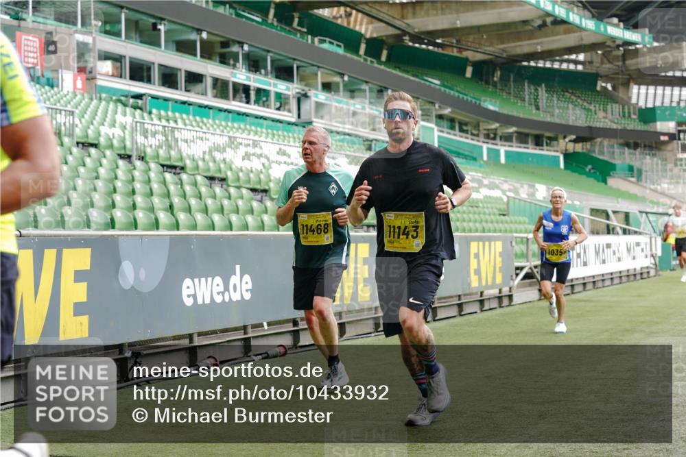 13.09.2026 - 21. swb-Marathon Bremen Michael Burmester http://msf.ph/oto/10433932 13.09.2026 10:24:42 Laufen im Stadion 10143, 10235, 10312, 10328, 10336, 10337, 10341, 10358, 10456, 10520, 10592, 10593, 10618, 10632, 10775, 10782, 10816, 10861, 10972, 10988, 11042, 11108, 11143, 11201, 11265, 11373, 11375, 11426, 11442, 11468, 11527, 11607, 11615, 11628, 11630, 11632, 11704, 11713, 11758, 11779, 11826, 11895, 11903, 11948, 12144, 12246, 12281, 12404, 12406, 12426, 12442, 12468, 12469, 12477, 12525, 13520, 13563, 13566, 13580, 13585, 13586 meine-sportfotos.de