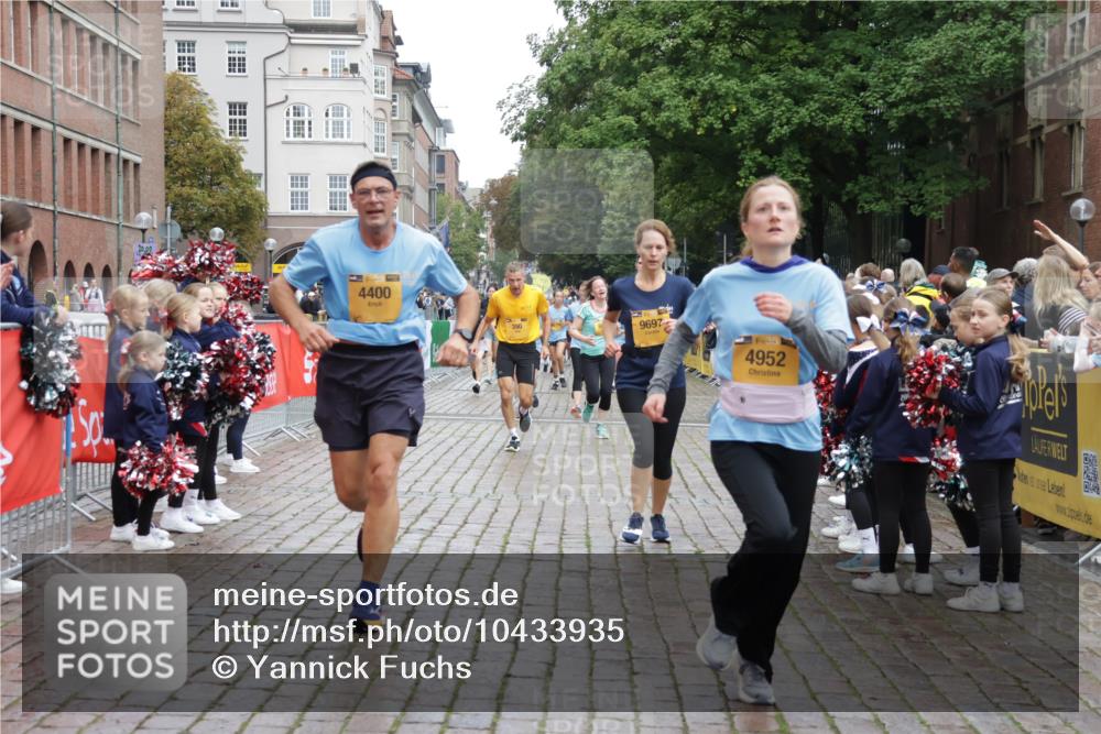 13.09.2026 - Kiel Lauf Yannick Fuchs http://msf.ph/oto/10433935 13.09.2026 09:47:43 Ziel 390, 466, 3373, 3735, 4011, 4103, 4365, 4400, 4460, 4479, 4480, 4952, 6078, 7767, 8096, 8503, 8833, 9528, 9697, 11654, 12099, 544, 591, 1235, 1324, 2587, 2870, 3192, 3629, 4480, 5167, 5517, 6072, 6575, 6639, 6696, 7461, 8231, 8524, 8540, 8777, 9091, 9634, 9936, 10076, 10224, 10555, 10789, 11862, 11964, 12635, 122, 218, 366, 1713, 1743, 2241, 2755, 3812, 4225, 4288, 4710, 5215, 6242, 6809, 6942, 7258, 9694, 10823, 11396, 12007, 12167, 12393, 7461, 9091 meine-sportfotos.de