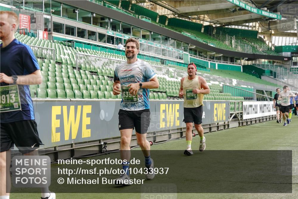 13.09.2026 - 21. swb-Marathon Bremen Michael Burmester http://msf.ph/oto/10433937 13.09.2026 13:31:49 Laufen im Stadion 122, 224, 295, 344, 350, 386, 487, 490, 617, 639, 690, 806, 840, 965, 1114, 1133, 1142, 1310, 1314, 1326, 1329, 1427, 1529, 1775, 1801, 1869, 1892, 1897, 1904, 1923, 2216, 2230, 2231, 2242, 2253, 2270, 2274, 2320, 2344, 2368, 2372, 2456, 2514, 2523, 2556, 2629, 2637, 2643, 2649, 2677, 2719, 2726, 2848, 2869, 2871, 2877, 2918, 2945, 2952, 2994, 3038, 3094, 3101, 3140, 3223, 3350, 3379, 3401, 3426, 3572, 3644, 3723, 3736, 3746, 3873, 3876, 3918, 3944, 3960, 4162, 4309, 4460, 111 meine-sportfotos.de