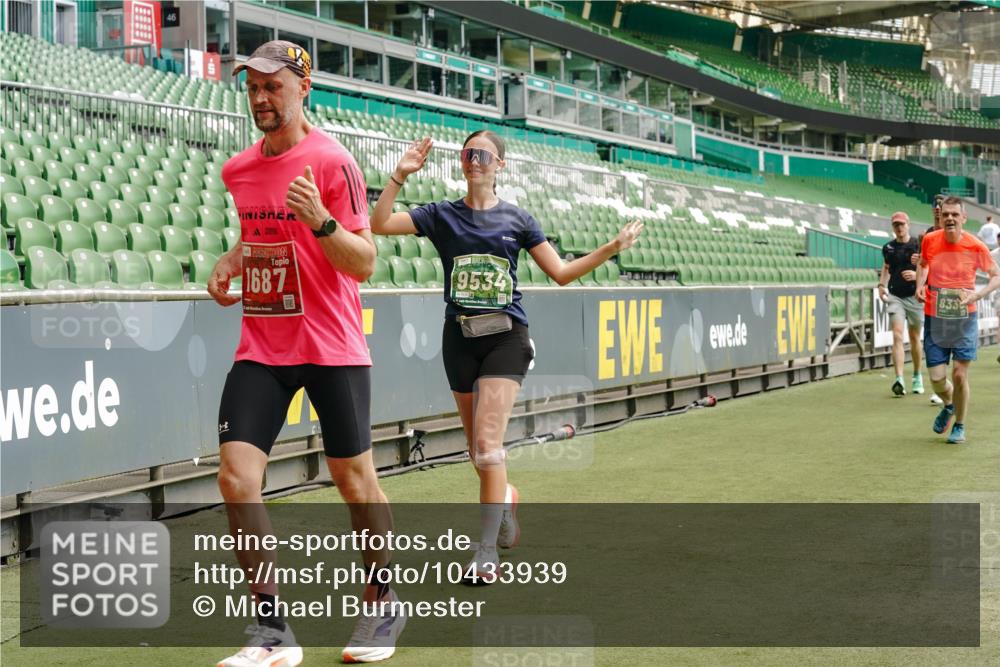 13.09.2026 - 21. swb-Marathon Bremen Michael Burmester http://msf.ph/oto/10433939 13.09.2026 13:05:04 Laufen im Stadion 178, 209, 210, 217, 244, 323, 394, 534, 536, 565, 647, 725, 881, 891, 900, 1073, 1239, 1243, 1307, 1308, 1343, 1373, 1380, 1456, 1479, 1533, 1627, 1649, 1653, 1656, 1687, 1780, 1914, 1932, 1941, 2023, 2089, 2126, 2241, 2244, 2265, 2301, 2310, 2369, 2430, 2452, 2464, 2602, 2723, 2742, 2764, 2851, 2867, 2872, 2891, 2910, 2919, 2957, 2959, 2985, 3028, 3030, 3115, 3217, 3278, 3320, 3343, 3419, 3425, 3444, 3454, 3485, 3521, 3579, 3796, 3909, 242 meine-sportfotos.de