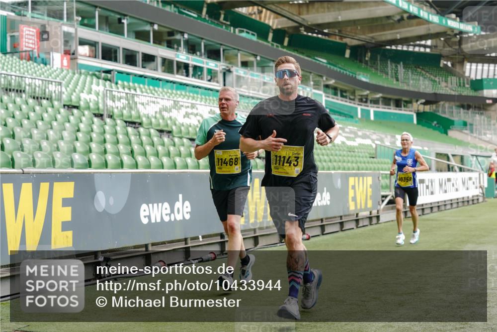 13.09.2026 - 21. swb-Marathon Bremen Michael Burmester http://msf.ph/oto/10433944 13.09.2026 10:24:42 Laufen im Stadion 10143, 10235, 10312, 10328, 10336, 10337, 10341, 10358, 10456, 10520, 10592, 10593, 10618, 10632, 10775, 10782, 10816, 10861, 10972, 10988, 11042, 11108, 11143, 11201, 11265, 11373, 11375, 11426, 11442, 11468, 11527, 11607, 11615, 11628, 11630, 11632, 11704, 11713, 11758, 11779, 11826, 11895, 11903, 11948, 12144, 12246, 12281, 12404, 12406, 12426, 12442, 12468, 12469, 12477, 12525, 13520, 13563, 13566, 13580, 13585, 13586 meine-sportfotos.de