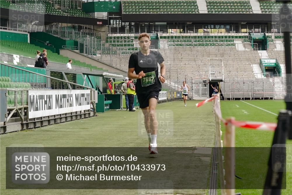 13.09.2026 - 21. swb-Marathon Bremen Michael Burmester http://msf.ph/oto/10433973 13.09.2026 12:34:56 Laufen im Stadion 250, 272, 299, 525, 919, 1089, 1212, 1550, 1875, 2072, 4232, 5428, 417, 482, 573, 668, 943, 1020, 1126, 1357, 1507, 1639, 2100, 4474, 5212, 6485, 6507, 8044, 8285 meine-sportfotos.de