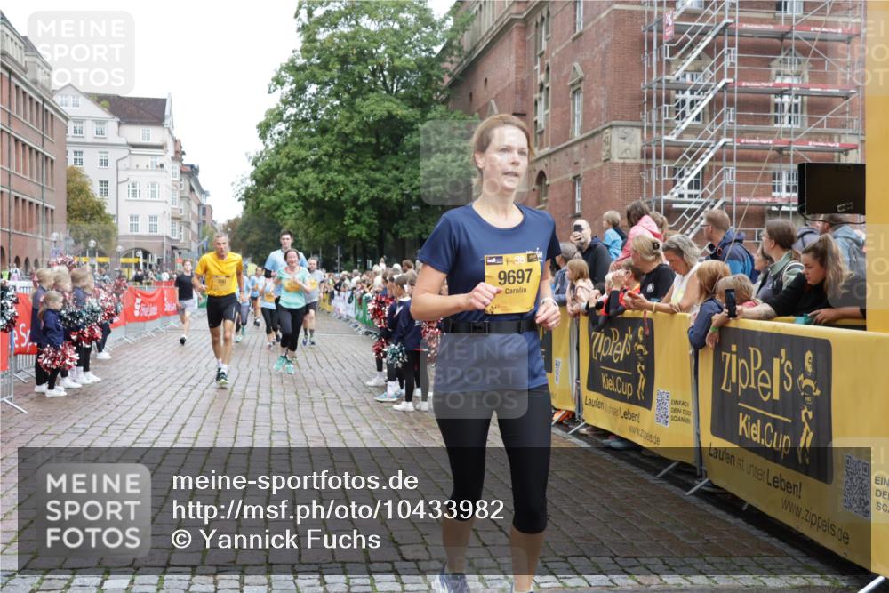 13.09.2026 - Kiel Lauf Yannick Fuchs http://msf.ph/oto/10433982 13.09.2026 09:47:45 Ziel 390, 466, 1743, 3373, 3735, 4011, 4103, 4365, 4400, 4460, 4479, 4952, 6078, 7767, 8096, 8833, 9528, 9697, 11396, 11654, 12099, 544, 591, 1235, 1324, 2587, 2870, 3192, 3629, 4480, 5167, 5517, 6072, 6575, 6639, 6696, 8231, 8503, 8524, 8540, 8777, 9091, 9634, 9936, 10076, 10555, 10789, 11964, 12635, 122, 218, 366, 1713, 2241, 2755, 3812, 4225, 4288, 4467, 4710, 5215, 6242, 6809, 6942, 7258, 9694, 10823, 12007, 12167, 12393, 1235, 2587, 7461, 9091, 10076 meine-sportfotos.de