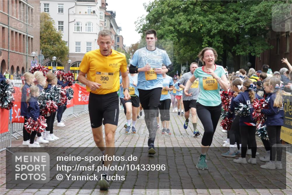 13.09.2026 - Kiel Lauf Yannick Fuchs http://msf.ph/oto/10433996 13.09.2026 09:47:47 Ziel 390, 466, 1743, 3735, 4011, 4103, 4365, 4400, 4460, 4479, 4952, 5215, 6078, 8096, 8833, 9528, 9697, 10823, 11396, 11654, 12099, 466, 544, 591, 1235, 1324, 2587, 2870, 3192, 3373, 3629, 4011, 4480, 5167, 5517, 6072, 6575, 6639, 6696, 7767, 8231, 8503, 8524, 8540, 8777, 8833, 9634, 9936, 10076, 10555, 10789, 12635, 122, 218, 366, 1227, 1713, 2241, 2755, 3812, 4225, 4288, 4467, 4710, 6242, 6809, 6942, 7258, 9694, 12007, 12167, 12393, 1235, 2587, 5167, 7461, 8524, 9091, 10076 meine-sportfotos.de