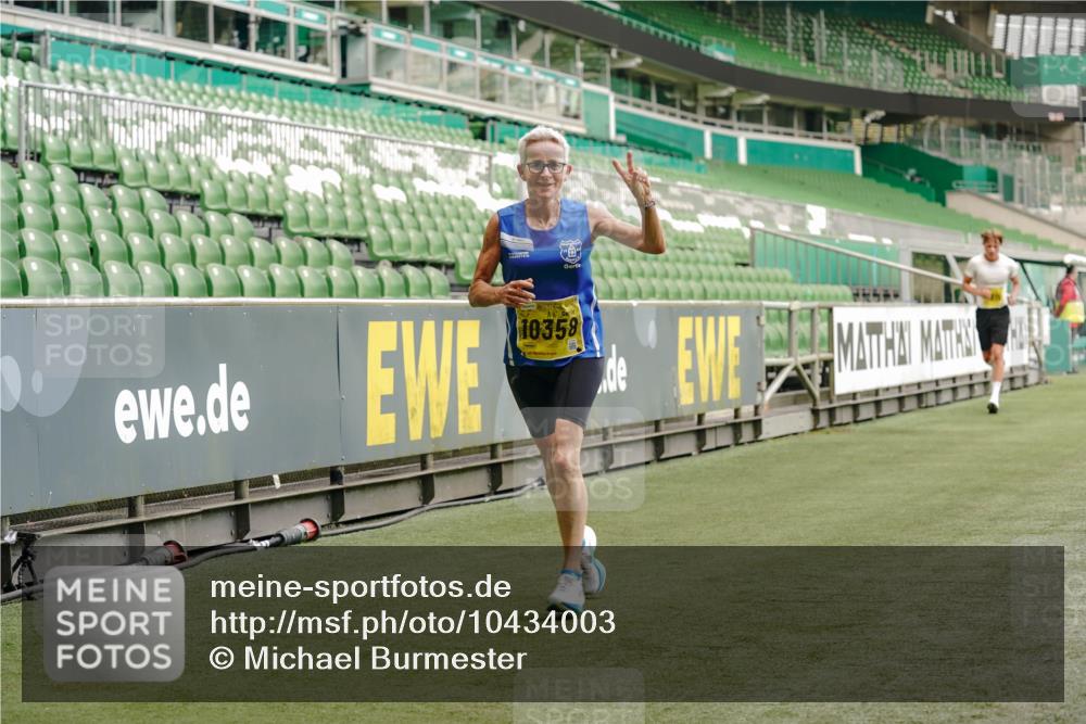 13.09.2026 - 21. swb-Marathon Bremen Michael Burmester http://msf.ph/oto/10434003 13.09.2026 10:24:44 Laufen im Stadion 10143, 10235, 10312, 10328, 10336, 10337, 10341, 10358, 10456, 10520, 10592, 10593, 10618, 10632, 10775, 10782, 10816, 10861, 10972, 10988, 11042, 11108, 11143, 11201, 11265, 11373, 11375, 11426, 11442, 11447, 11468, 11527, 11607, 11615, 11628, 11630, 11632, 11704, 11713, 11758, 11779, 11826, 11895, 11903, 11948, 12144, 12246, 12281, 12404, 12406, 12426, 12442, 12468, 12469, 12477, 12525, 13520, 13563, 13566, 13580, 13585, 13586 meine-sportfotos.de