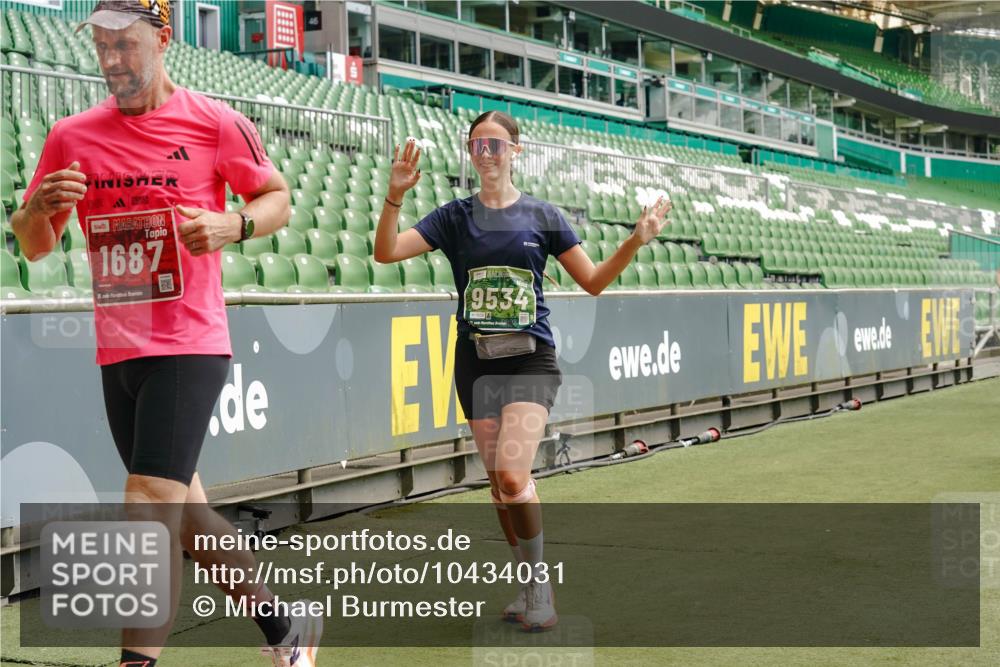 13.09.2026 - 21. swb-Marathon Bremen Michael Burmester http://msf.ph/oto/10434031 13.09.2026 13:05:04 Laufen im Stadion 178, 209, 210, 217, 244, 323, 394, 534, 536, 565, 647, 725, 881, 891, 900, 1073, 1239, 1243, 1307, 1308, 1343, 1373, 1380, 1456, 1479, 1533, 1627, 1649, 1653, 1656, 1687, 1780, 1914, 1932, 1941, 2023, 2089, 2126, 2241, 2244, 2265, 2301, 2310, 2369, 2430, 2452, 2464, 2602, 2723, 2742, 2764, 2851, 2867, 2872, 2891, 2910, 2919, 2957, 2959, 2985, 3028, 3030, 3115, 3217, 3278, 3320, 3343, 3419, 3425, 3444, 3454, 3485, 3521, 3579, 3796, 3909, 242 meine-sportfotos.de
