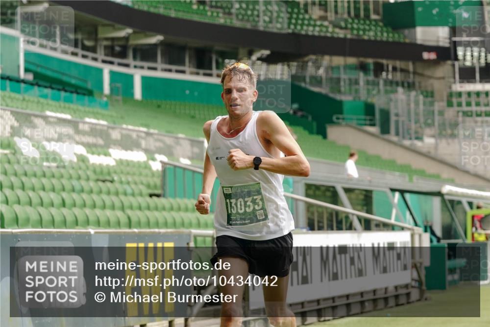13.09.2026 - 21. swb-Marathon Bremen Michael Burmester http://msf.ph/oto/10434042 13.09.2026 12:35:09 Laufen im Stadion 250, 272, 299, 525, 919, 1089, 1212, 1550, 1875, 2072, 4232, 7692, 417, 482, 573, 668, 943, 1020, 1126, 1357, 1507, 1639, 2100, 4474, 5212, 6485, 6507, 8044, 8285 meine-sportfotos.de
