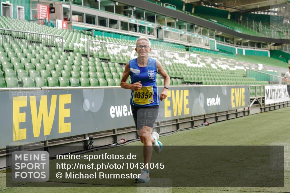 13.09.2026 - 21. swb-Marathon Bremen Michael Burmester http://msf.ph/oto/10434045 13.09.2026 10:24:44 Laufen im Stadion 10143, 10235, 10312, 10328, 10336, 10337, 10341, 10358, 10456, 10520, 10592, 10593, 10618, 10632, 10775, 10782, 10816, 10861, 10972, 10988, 11042, 11108, 11143, 11201, 11265, 11373, 11375, 11426, 11442, 11447, 11468, 11527, 11607, 11615, 11628, 11630, 11632, 11704, 11713, 11758, 11779, 11826, 11895, 11903, 11948, 12144, 12246, 12281, 12404, 12406, 12426, 12442, 12468, 12469, 12477, 12525, 13520, 13563, 13566, 13580, 13585, 13586 meine-sportfotos.de