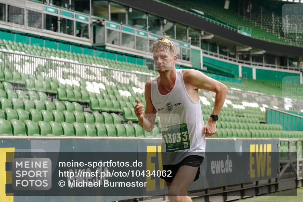 13.09.2026 - 21. swb-Marathon Bremen Michael Burmester http://msf.ph/oto/10434062 13.09.2026 12:35:10 Laufen im Stadion 250, 272, 299, 919, 1089, 1212, 1550, 1875, 2072, 4232, 7692, 417, 482, 573, 668, 943, 1020, 1126, 1357, 1507, 1639, 2100, 4474, 5212, 6485, 6507, 8044, 8285 meine-sportfotos.de