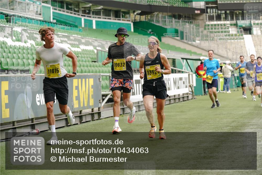 13.09.2026 - 21. swb-Marathon Bremen Michael Burmester http://msf.ph/oto/10434063 13.09.2026 10:24:48 Laufen im Stadion 10143, 10235, 10312, 10328, 10336, 10337, 10341, 10358, 10456, 10520, 10592, 10593, 10618, 10632, 10775, 10782, 10816, 10861, 10972, 10988, 11020, 11042, 11108, 11143, 11201, 11265, 11373, 11375, 11426, 11442, 11447, 11468, 11527, 11607, 11615, 11628, 11630, 11632, 11704, 11713, 11758, 11779, 11826, 11895, 11903, 11948, 12144, 12246, 12281, 12404, 12406, 12426, 12442, 12468, 12469, 12477, 12525, 13520, 13566, 13580, 13585, 13586 meine-sportfotos.de