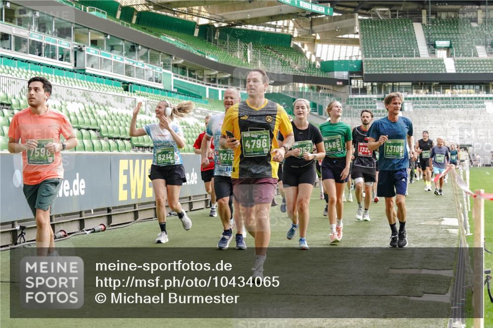 13.09.2026 - 21. swb-Marathon Bremen Michael Burmester http://msf.ph/oto/10434065 13.09.2026 13:32:55 Laufen im Stadion 155, 344, 350, 386, 490, 594, 617, 690, 765, 786, 787, 1001, 1051, 1133, 1142, 1292, 1310, 1326, 1377, 1427, 1591, 1592, 1760, 1801, 1869, 1892, 1897, 1904, 1923, 2077, 2132, 2226, 2230, 2231, 2253, 2270, 2274, 2320, 2344, 2374, 2399, 2400, 2456, 2514, 2515, 2523, 2539, 2556, 2616, 2630, 2649, 2718, 2769, 2848, 2945, 2982, 3014, 3140, 3223, 3350, 3379, 3443, 3572, 3601, 3614, 3644, 3736, 3746, 3797, 3901, 3911, 3944, 3952, 3960, 4309, 4460 meine-sportfotos.de