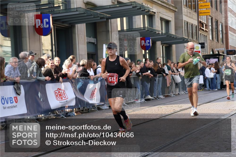13.09.2026 - 21. swb-Marathon Bremen Strokosch-Dieckow http://msf.ph/oto/10434066 13.09.2026 13:13:03 Ziel 280, 621, 779, 987, 1207, 2130, 2360, 2882, 2962, 3566, 3625, 4582, 5345, 5769, 6038, 6394, 6407, 7874, 8197, 8464, 8477, 8568, 8963, 9092, 313, 868, 1513, 2350, 2442, 2498, 2559, 2801, 2858, 3625, 3988, 4605, 5379, 5965, 6349, 7874, 8029, 8291, 8419, 8798, 9092, 9217, 13106, 13140 meine-sportfotos.de