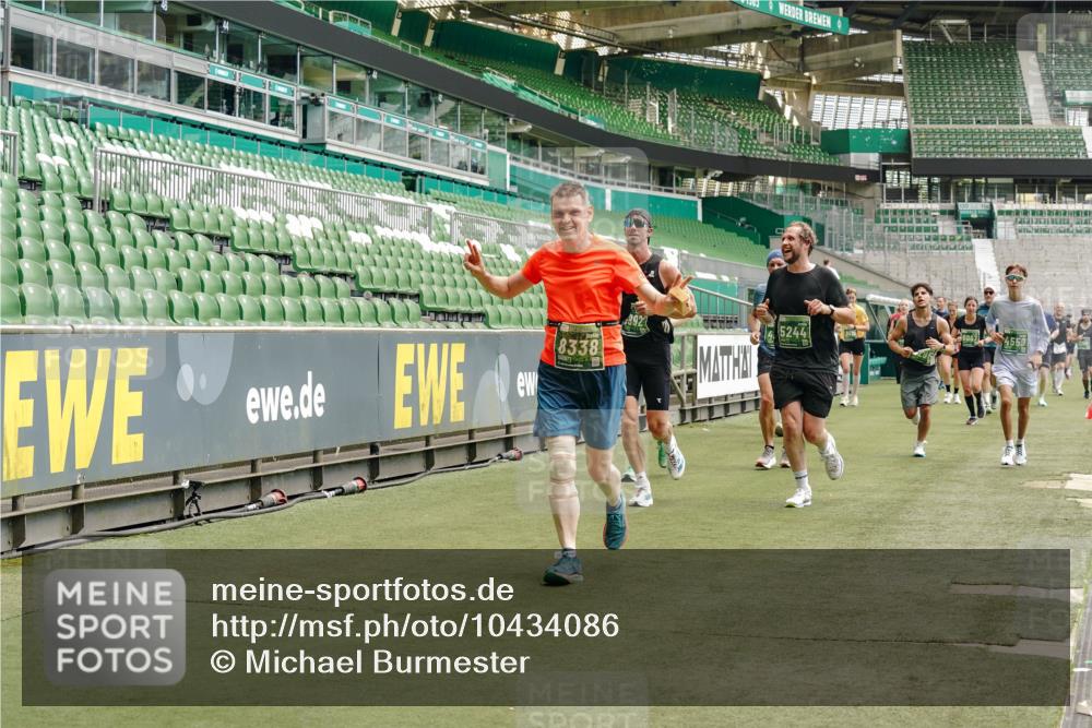 13.09.2026 - 21. swb-Marathon Bremen Michael Burmester http://msf.ph/oto/10434086 13.09.2026 13:05:05 Laufen im Stadion 178, 209, 210, 217, 244, 323, 394, 534, 536, 565, 647, 881, 891, 900, 1073, 1239, 1243, 1307, 1308, 1343, 1373, 1380, 1456, 1479, 1533, 1627, 1649, 1653, 1656, 1687, 1780, 1914, 1932, 1941, 2023, 2089, 2126, 2241, 2244, 2265, 2301, 2310, 2369, 2430, 2452, 2464, 2602, 2723, 2742, 2764, 2851, 2867, 2872, 2891, 2910, 2919, 2957, 2959, 2985, 3028, 3030, 3115, 3217, 3278, 3320, 3343, 3419, 3425, 3444, 3454, 3485, 3521, 3579, 3796, 3909, 242 meine-sportfotos.de