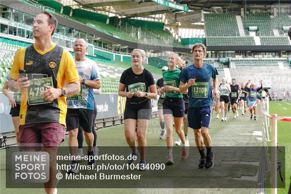 13.09.2026 - 21. swb-Marathon Bremen Michael Burmester http://msf.ph/oto/10434090 13.09.2026 13:32:57 Laufen im Stadion 155, 344, 350, 386, 490, 594, 617, 690, 765, 786, 787, 1001, 1051, 1133, 1142, 1292, 1310, 1326, 1377, 1427, 1591, 1592, 1760, 1801, 1869, 1892, 1897, 1904, 1923, 2077, 2132, 2226, 2230, 2231, 2253, 2270, 2274, 2320, 2344, 2374, 2399, 2400, 2456, 2514, 2515, 2523, 2539, 2556, 2616, 2630, 2649, 2718, 2769, 2848, 2945, 2982, 3014, 3140, 3223, 3350, 3379, 3443, 3503, 3572, 3601, 3614, 3644, 3736, 3746, 3797, 3901, 3911, 3944, 3952, 3960 meine-sportfotos.de
