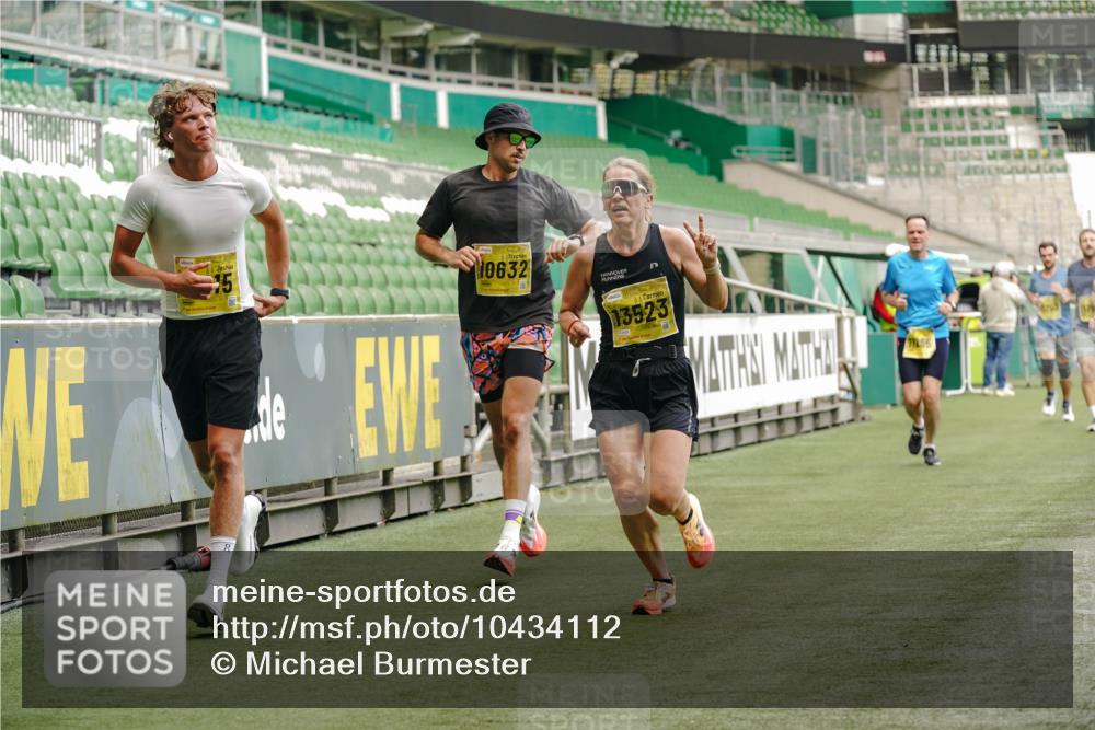 13.09.2026 - 21. swb-Marathon Bremen Michael Burmester http://msf.ph/oto/10434112 13.09.2026 10:24:48 Laufen im Stadion 10143, 10235, 10312, 10328, 10336, 10337, 10341, 10358, 10456, 10520, 10592, 10593, 10618, 10632, 10775, 10782, 10816, 10861, 10972, 10988, 11020, 11042, 11108, 11143, 11201, 11265, 11373, 11375, 11426, 11442, 11447, 11468, 11527, 11607, 11615, 11628, 11630, 11632, 11704, 11713, 11758, 11779, 11826, 11895, 11903, 11948, 12144, 12246, 12281, 12404, 12406, 12426, 12442, 12468, 12469, 12477, 12525, 13520, 13566, 13580, 13585, 13586 meine-sportfotos.de