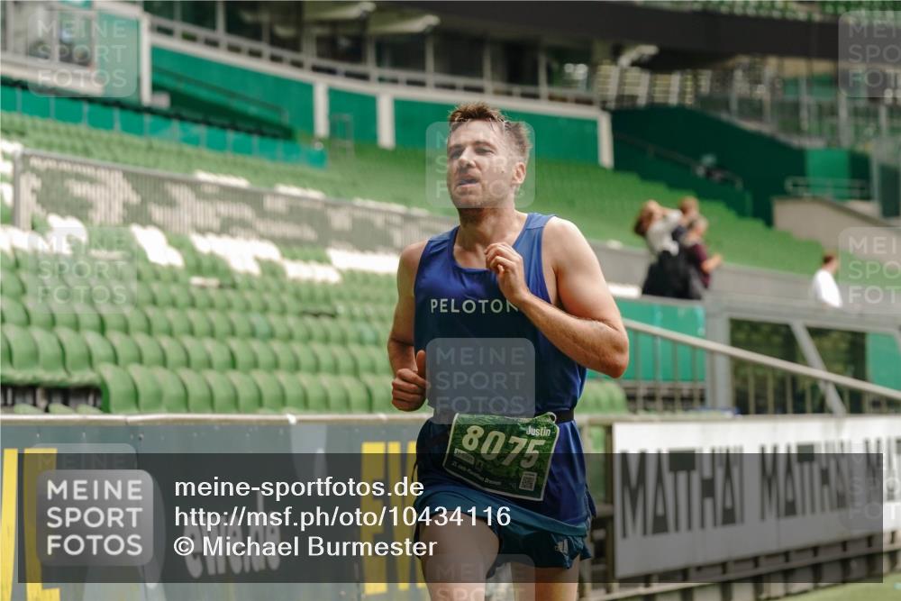 13.09.2026 - 21. swb-Marathon Bremen Michael Burmester http://msf.ph/oto/10434116 13.09.2026 12:35:18 Laufen im Stadion 250, 272, 299, 919, 1089, 1550, 1875, 1993, 4232, 7692, 13033, 417, 482, 573, 668, 943, 1020, 1126, 1357, 1507, 1606, 1629, 1639, 2100, 4474, 6507, 8044, 8285 meine-sportfotos.de