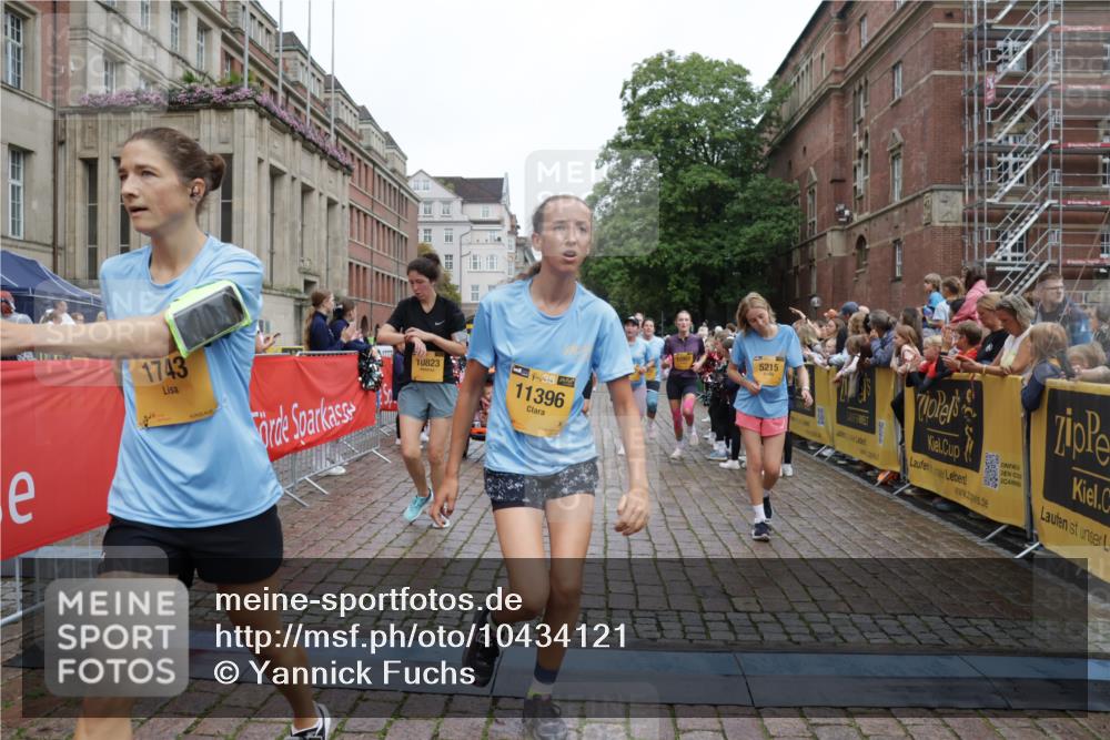 13.09.2026 - Kiel Lauf Yannick Fuchs http://msf.ph/oto/10434121 13.09.2026 09:47:53 Ziel 122, 218, 390, 1743, 2241, 2755, 3735, 3812, 4103, 4225, 4288, 4365, 4460, 5215, 6078, 6809, 6942, 7258, 8096, 10823, 11396, 11654, 12007, 12099, 12167, 12393, 466, 544, 591, 1324, 2870, 3192, 3373, 3629, 4011, 4400, 4479, 4480, 4952, 5517, 6072, 6575, 6639, 6696, 7767, 8231, 8503, 8540, 8777, 8833, 9528, 9634, 9697, 9936, 10555, 10789, 366, 872, 1227, 1713, 4219, 4467, 4710, 6242, 7070, 7481, 8080, 9694, 9755, 1235, 2587, 5167, 8524, 9091, 10076, 10555 meine-sportfotos.de