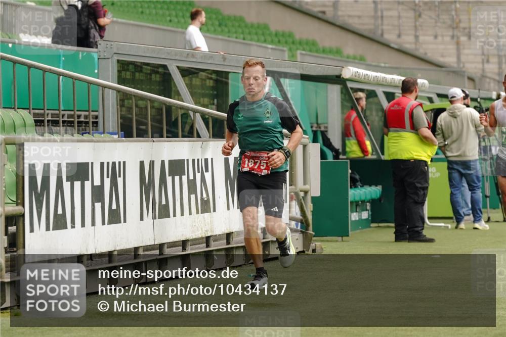 13.09.2026 - 21. swb-Marathon Bremen Michael Burmester http://msf.ph/oto/10434137 13.09.2026 12:35:35 Laufen im Stadion 250, 272, 365, 850, 1089, 1288, 1550, 1875, 1993, 4232, 7692, 8075, 13033, 417, 482, 573, 668, 943, 1020, 1126, 1507, 1606, 1629, 2100, 4474, 6507, 8044, 8285 meine-sportfotos.de