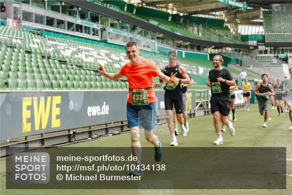13.09.2026 - 21. swb-Marathon Bremen Michael Burmester http://msf.ph/oto/10434138 13.09.2026 13:05:06 Laufen im Stadion 178, 209, 210, 217, 244, 323, 394, 534, 536, 565, 647, 881, 891, 900, 1073, 1239, 1243, 1307, 1308, 1343, 1373, 1380, 1456, 1479, 1533, 1627, 1649, 1653, 1656, 1687, 1780, 1914, 1932, 1941, 2023, 2089, 2126, 2241, 2244, 2265, 2301, 2310, 2369, 2430, 2452, 2464, 2602, 2723, 2742, 2764, 2851, 2867, 2872, 2891, 2910, 2919, 2957, 2959, 2985, 3028, 3030, 3115, 3217, 3278, 3320, 3343, 3419, 3425, 3444, 3454, 3485, 3521, 3579, 3796, 3909, 242 meine-sportfotos.de