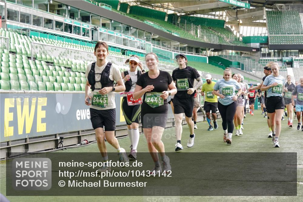13.09.2026 - 21. swb-Marathon Bremen Michael Burmester http://msf.ph/oto/10434142 13.09.2026 13:33:01 Laufen im Stadion 155, 344, 350, 386, 428, 490, 594, 617, 690, 765, 786, 787, 1001, 1051, 1098, 1133, 1142, 1292, 1310, 1326, 1377, 1427, 1557, 1591, 1592, 1760, 1801, 1869, 1892, 1897, 1923, 2077, 2132, 2226, 2230, 2231, 2253, 2270, 2274, 2320, 2344, 2374, 2399, 2400, 2456, 2479, 2514, 2515, 2523, 2539, 2556, 2616, 2630, 2649, 2718, 2769, 2787, 2848, 2945, 2982, 3014, 3140, 3223, 3350, 3379, 3443, 3503, 3572, 3577, 3601, 3614, 3644, 3736, 3746, 3797, 3901, 3911, 3944, 3952, 3960 meine-sportfotos.de