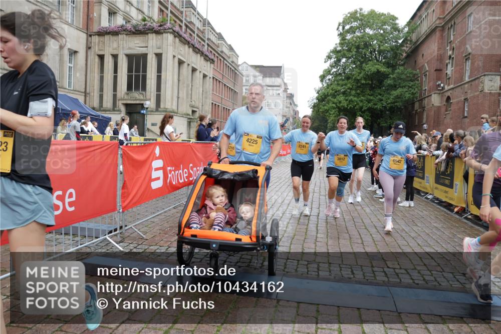 13.09.2026 - Kiel Lauf Yannick Fuchs http://msf.ph/oto/10434162 13.09.2026 09:47:55 Ziel 122, 218, 390, 1743, 2241, 2755, 3735, 3812, 4103, 4225, 4288, 4365, 4460, 4710, 5215, 6078, 6809, 6942, 7258, 8096, 10823, 11396, 11654, 12007, 12099, 12167, 12393, 390, 466, 544, 591, 1324, 2870, 3192, 3373, 3629, 4011, 4400, 4479, 4480, 4952, 5517, 6072, 6575, 6639, 6696, 7767, 8231, 8503, 8540, 8777, 8833, 9528, 9634, 9697, 9936, 10789, 366, 872, 1227, 1713, 2970, 4219, 4467, 6242, 7070, 7247, 7481, 8080, 9694, 9755, 1235, 5167, 8524, 10076, 10555 meine-sportfotos.de