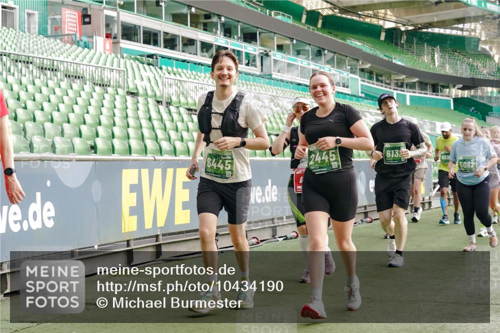 13.09.2026 - 21. swb-Marathon Bremen Michael Burmester http://msf.ph/oto/10434190 13.09.2026 13:33:02 Laufen im Stadion 155, 344, 350, 386, 428, 490, 594, 617, 690, 765, 786, 787, 1001, 1051, 1098, 1133, 1142, 1292, 1310, 1326, 1377, 1427, 1557, 1591, 1592, 1760, 1801, 1869, 1892, 1897, 1923, 2077, 2132, 2226, 2230, 2231, 2253, 2270, 2274, 2320, 2344, 2374, 2399, 2400, 2456, 2479, 2514, 2515, 2523, 2539, 2556, 2616, 2630, 2649, 2718, 2757, 2769, 2787, 2848, 2945, 2982, 3014, 3140, 3223, 3350, 3379, 3443, 3503, 3572, 3577, 3601, 3614, 3644, 3736, 3746, 3797, 3875, 3901, 3911, 3944, 3952, 3960 meine-sportfotos.de