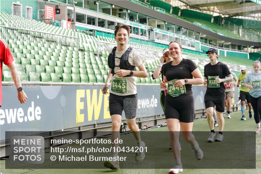13.09.2026 - 21. swb-Marathon Bremen Michael Burmester http://msf.ph/oto/10434201 13.09.2026 13:33:02 Laufen im Stadion 155, 344, 350, 386, 428, 490, 594, 617, 690, 765, 786, 787, 1001, 1051, 1098, 1133, 1142, 1292, 1310, 1326, 1377, 1427, 1557, 1591, 1592, 1760, 1801, 1869, 1892, 1897, 1923, 2077, 2132, 2226, 2230, 2231, 2253, 2270, 2274, 2320, 2344, 2374, 2399, 2400, 2456, 2479, 2514, 2515, 2523, 2539, 2556, 2616, 2630, 2649, 2718, 2757, 2769, 2787, 2848, 2945, 2982, 3014, 3140, 3223, 3350, 3379, 3443, 3503, 3572, 3577, 3601, 3614, 3644, 3736, 3746, 3797, 3875, 3901, 3911, 3944, 3952, 3960 meine-sportfotos.de