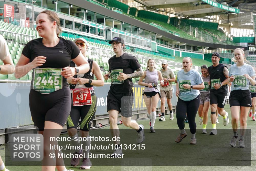 13.09.2026 - 21. swb-Marathon Bremen Michael Burmester http://msf.ph/oto/10434215 13.09.2026 13:33:03 Laufen im Stadion 155, 344, 350, 386, 428, 490, 594, 617, 690, 765, 786, 787, 1001, 1051, 1098, 1133, 1142, 1292, 1310, 1326, 1377, 1427, 1557, 1591, 1592, 1661, 1760, 1801, 1869, 1892, 1897, 1923, 2077, 2132, 2226, 2230, 2231, 2253, 2270, 2274, 2320, 2344, 2374, 2399, 2400, 2456, 2479, 2514, 2515, 2523, 2539, 2556, 2616, 2630, 2649, 2718, 2757, 2769, 2787, 2848, 2945, 2982, 3014, 3140, 3223, 3350, 3379, 3443, 3503, 3572, 3577, 3601, 3614, 3644, 3736, 3746, 3797, 3875, 3901, 3911, 3952, 3960 meine-sportfotos.de