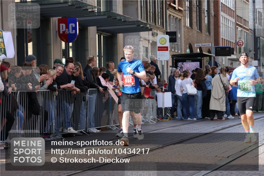 13.09.2026 - 21. swb-Marathon Bremen Strokosch-Dieckow http://msf.ph/oto/10434217 13.09.2026 13:13:08 Ziel 280, 621, 779, 2130, 2360, 2401, 2767, 2882, 2962, 3566, 5345, 6038, 6394, 6407, 7493, 8197, 8464, 8477, 8568, 8840, 8963, 9442, 313, 621, 868, 987, 1207, 1513, 2350, 2442, 2498, 2559, 2801, 2858, 3625, 4582, 4605, 5345, 5379, 5769, 5965, 6349, 7874, 8291, 8419, 8798, 9092, 9217, 13140 meine-sportfotos.de