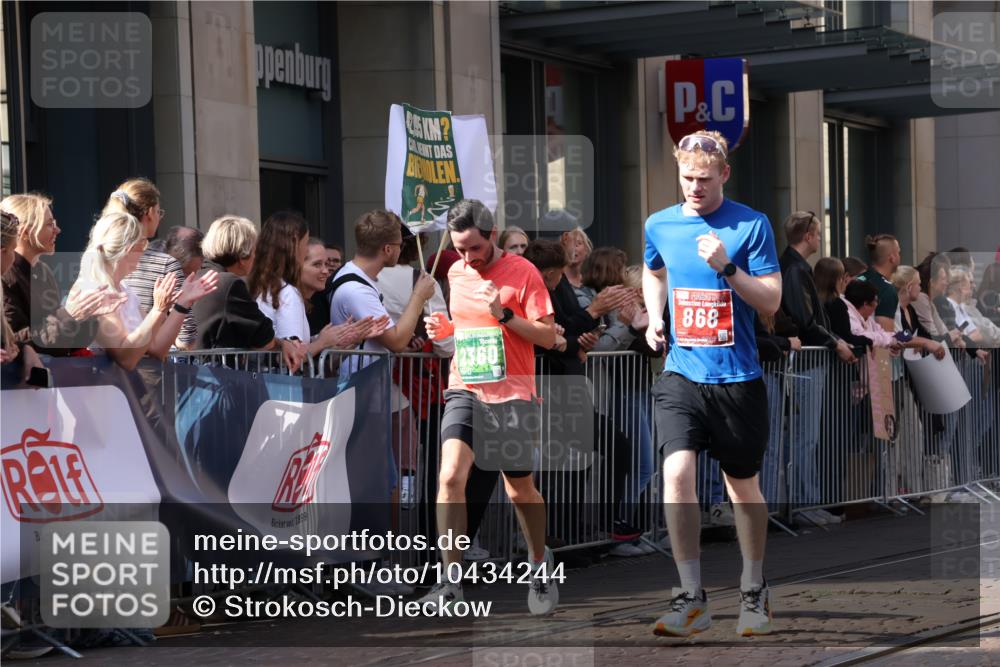 13.09.2026 - 21. swb-Marathon Bremen Strokosch-Dieckow http://msf.ph/oto/10434244 13.09.2026 13:13:09 Ziel 280, 779, 2130, 2360, 2401, 2767, 2882, 2962, 3566, 6038, 6394, 6407, 7493, 8197, 8464, 8477, 8568, 8840, 8963, 9442, 313, 621, 868, 987, 1207, 1513, 2350, 2442, 2498, 2559, 2801, 2858, 3625, 4582, 5345, 5379, 5769, 5965, 6349, 7874, 8291, 8419, 8464, 8798, 9092, 9217, 13140 meine-sportfotos.de