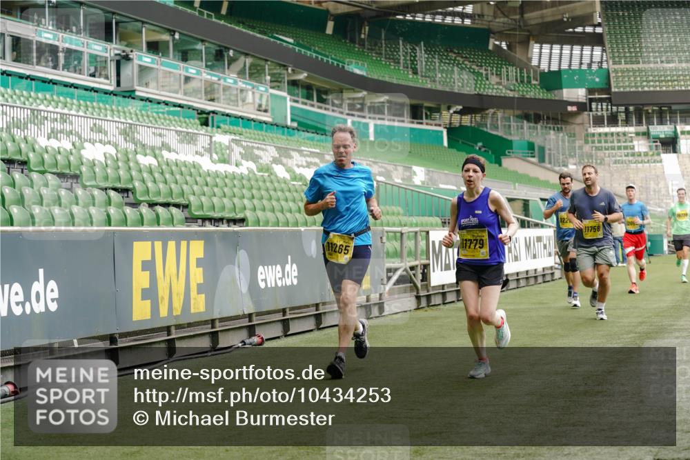 13.09.2026 - 21. swb-Marathon Bremen Michael Burmester http://msf.ph/oto/10434253 13.09.2026 10:24:52 Laufen im Stadion 10143, 10235, 10312, 10328, 10336, 10337, 10341, 10346, 10358, 10456, 10520, 10592, 10593, 10618, 10632, 10775, 10782, 10816, 10861, 10972, 10988, 11020, 11042, 11108, 11143, 11201, 11265, 11312, 11373, 11375, 11426, 11442, 11447, 11468, 11527, 11607, 11615, 11628, 11630, 11632, 11704, 11758, 11779, 11826, 11895, 11903, 11948, 12144, 12246, 12281, 12404, 12406, 12426, 12442, 12468, 12469, 12477, 12525, 13520, 13566, 13580, 13585, 13586 meine-sportfotos.de