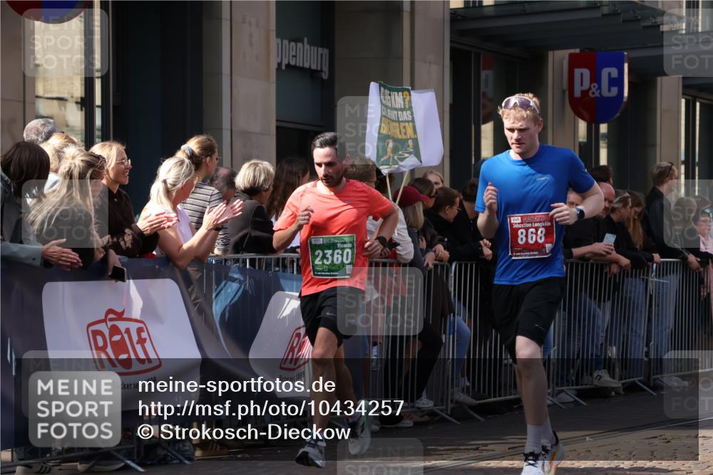 13.09.2026 - 21. swb-Marathon Bremen Strokosch-Dieckow http://msf.ph/oto/10434257 13.09.2026 13:13:10 Ziel 280, 779, 2130, 2360, 2401, 2767, 2882, 2962, 3566, 6038, 6394, 6407, 7493, 8197, 8477, 8568, 8840, 8963, 9442, 313, 621, 868, 987, 1207, 1513, 2350, 2442, 2498, 2559, 2801, 2858, 3625, 4582, 5345, 5379, 5769, 5965, 6349, 7874, 8291, 8419, 8464, 8798, 9092, 9217, 13140 meine-sportfotos.de