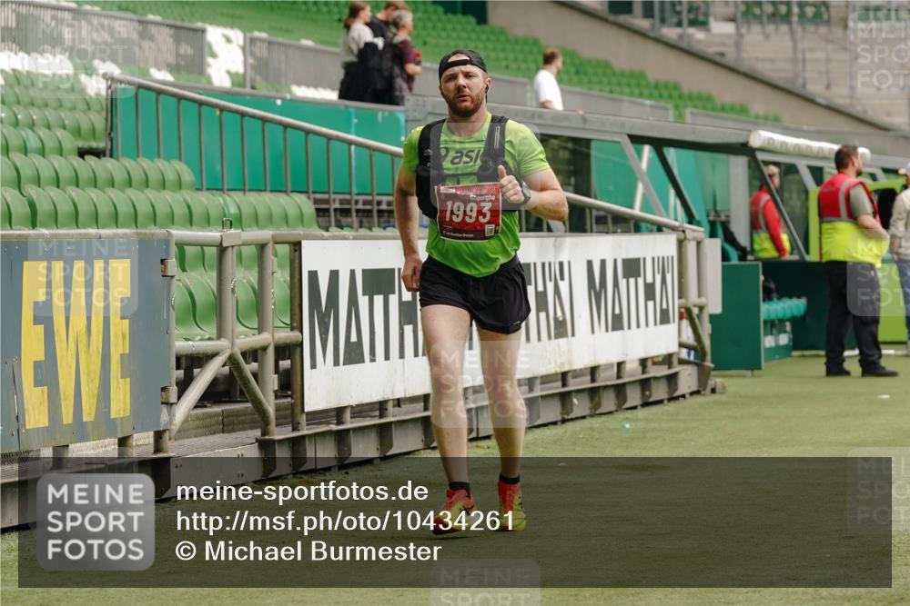 13.09.2026 - 21. swb-Marathon Bremen Michael Burmester http://msf.ph/oto/10434261 13.09.2026 12:35:46 Laufen im Stadion 250, 272, 365, 850, 1089, 1288, 1550, 1875, 1993, 4232, 7692, 7768, 8075, 13033, 417, 482, 573, 668, 943, 1020, 1126, 1507, 1606, 1629, 2100, 4474, 6507, 8044 meine-sportfotos.de