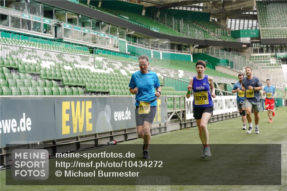 13.09.2026 - 21. swb-Marathon Bremen Michael Burmester http://msf.ph/oto/10434272 13.09.2026 10:24:52 Laufen im Stadion 10143, 10235, 10312, 10328, 10336, 10337, 10341, 10346, 10358, 10456, 10520, 10592, 10593, 10618, 10632, 10775, 10782, 10816, 10861, 10972, 10988, 11020, 11042, 11108, 11143, 11201, 11265, 11312, 11373, 11375, 11426, 11442, 11447, 11468, 11527, 11607, 11615, 11628, 11630, 11632, 11704, 11758, 11779, 11826, 11895, 11903, 11948, 12144, 12246, 12281, 12404, 12406, 12426, 12442, 12468, 12469, 12477, 12525, 13520, 13566, 13580, 13585, 13586 meine-sportfotos.de