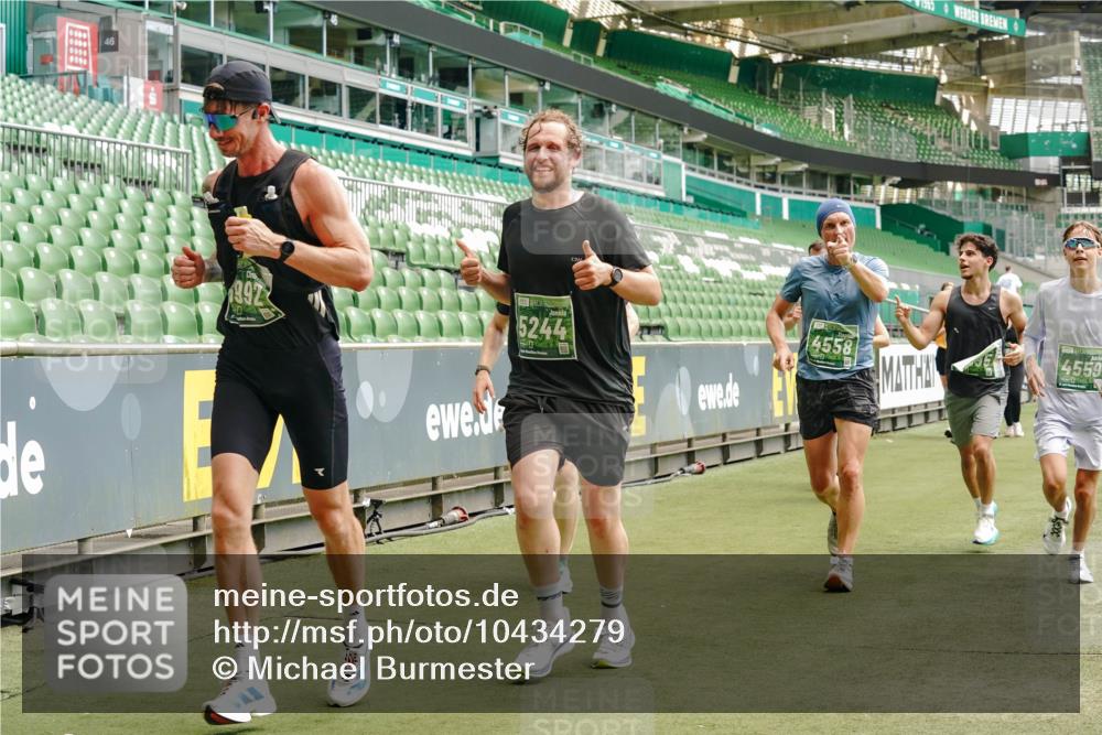 13.09.2026 - 21. swb-Marathon Bremen Michael Burmester http://msf.ph/oto/10434279 13.09.2026 13:05:08 Laufen im Stadion 178, 209, 210, 217, 244, 323, 394, 534, 536, 565, 647, 881, 891, 900, 1073, 1239, 1243, 1307, 1308, 1343, 1373, 1380, 1456, 1479, 1533, 1627, 1649, 1653, 1656, 1687, 1780, 1914, 1932, 1941, 2023, 2076, 2089, 2126, 2241, 2244, 2265, 2301, 2310, 2369, 2430, 2452, 2464, 2602, 2723, 2742, 2764, 2851, 2867, 2872, 2891, 2910, 2919, 2957, 2959, 2985, 3028, 3030, 3115, 3217, 3278, 3320, 3343, 3419, 3425, 3444, 3454, 3485, 3521, 3579, 3796, 3909, 242 meine-sportfotos.de